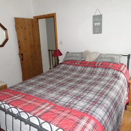 Rambling Rose Cottage, Near Staithes * Skinningrove