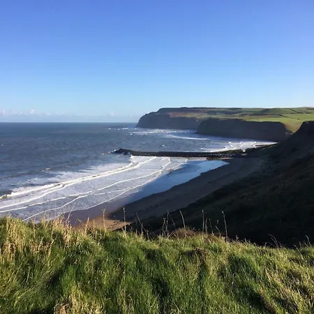 Rambling Rose Cottage, Near Staithes